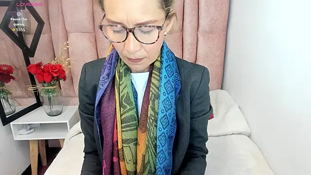 Issa Milf   online show from 06/23/26, 01:09