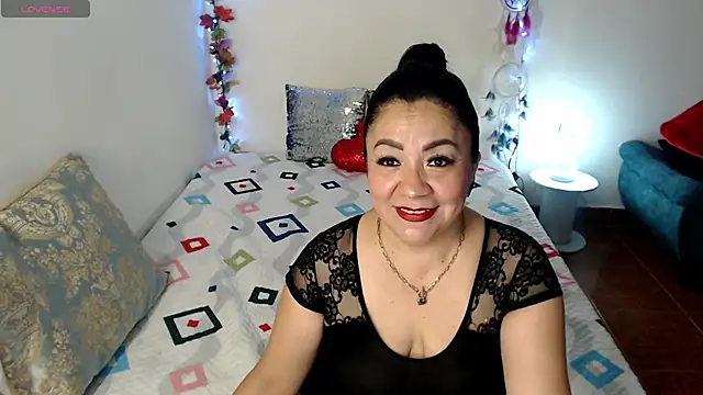 yourhornyjuliettee online show from 06/17/26, 08:10