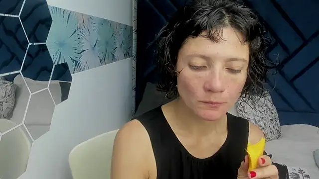 Valery More   online show from 10/04/25, 12:03