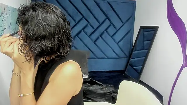 Valery More   online show from 10/12/25, 03:33