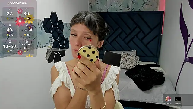 Valery More   online show from 12/01/25, 12:21