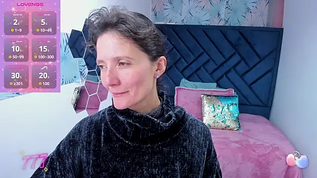 Snapshot of Valery_More__ chatting on 04/25/26, 02:25 Valery More online show from 04/25/26, 02:25