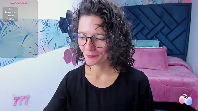 Snapshot of Valery_More__ chatting on 04/30/26, 01:39 Valery More online show from 04/30/26, 01:39