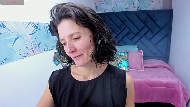 Snapshot of Valery_More__ chatting on 05/04/26, 01:07 Valery More online show from 05/04/26, 01:07