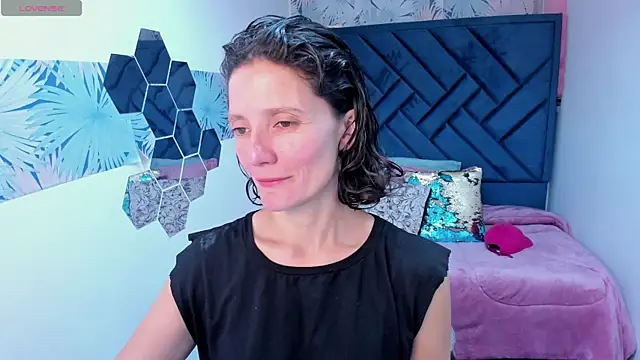 Snapshot of Valery_More__ chatting on 05/07/26, 01:16 Valery More online show from 05/07/26, 01:16