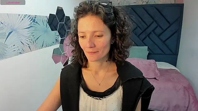 Valery More   online show from 06/02/26, 01:02