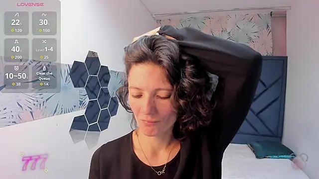 Valery More   online show from 06/18/26, 01:15