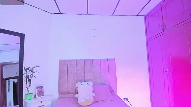 Snapshot of Mila_1wood chatting on 07/18/26, 12:53 Mila 1wood online show from 07/18/26, 12:53