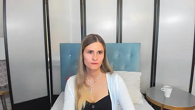 CatrinAmore online show from 10/16/25, 02:18