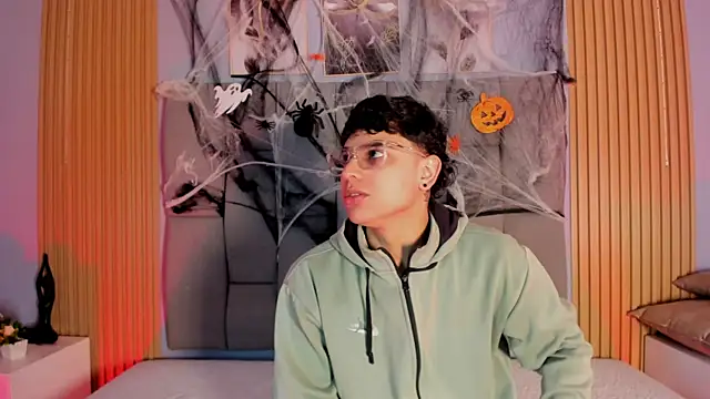 Kandyfrees  online show from 10/28/25, 11:25