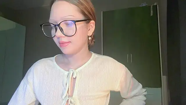 EmiIyKitty online show from 11/02/25, 08:11