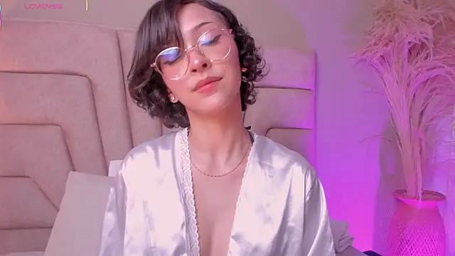 lyalee online show from 11/05/25, 07:14