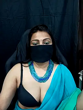 Snapshot of nakedqueen4u chatting on 10/06/25, 06:27 nakedqueen4u online show from 10/06/25, 06:27