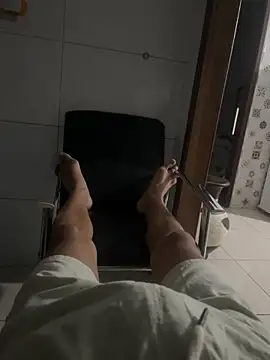 Snapshot of MCLZK chatting on 11/04/25, 09:25 MCLZK online show from 11/04/25, 09:25