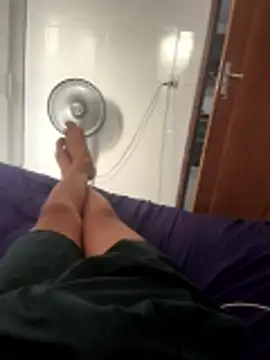 Snapshot of MCLZK chatting on 11/12/25, 06:19 MCLZK online show from 11/12/25, 06:19