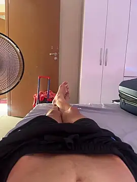 Snapshot of MCLZK chatting on 11/30/25, 07:07 MCLZK online show from 11/30/25, 07:07