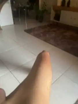 Snapshot of MCLZK chatting on 02/04/26, 08:25 MCLZK online show from 02/04/26, 08:25