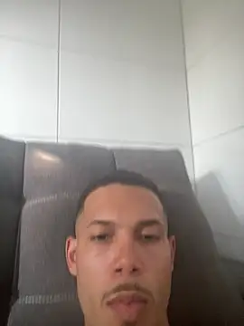 Snapshot of MCLZK chatting on 02/25/26, 07:45 MCLZK online show from 02/25/26, 07:45