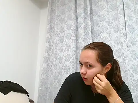 Snapshot of CamillaHessel chatting on 10/03/25, 10:40 CamillaHessel online show from 10/03/25, 10:40