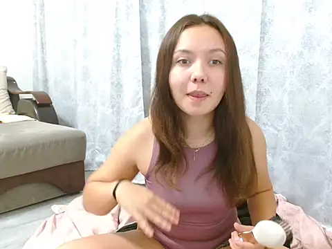 Snapshot of CamillaHessel chatting on 10/07/25, 12:30 CamillaHessel online show from 10/07/25, 12:30