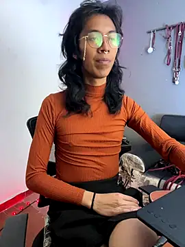 MadamLeRouge online show from 11/29/25, 11:30