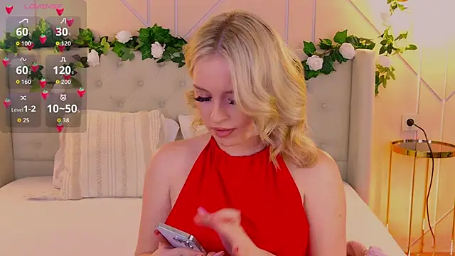 Snapshot of EllyLinn chatting on 04/14/26, 05:08 EllyLinn online show from 04/14/26, 05:08