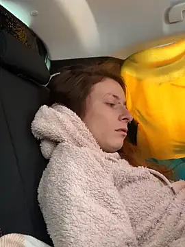 GoldenPussy1329 online show from 11/20/25, 11:43