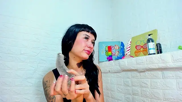 Snapshot of MelanyHarrysHH chatting on 10/13/25, 05:18 MelanyHarrysHH online show from 10/13/25, 05:18