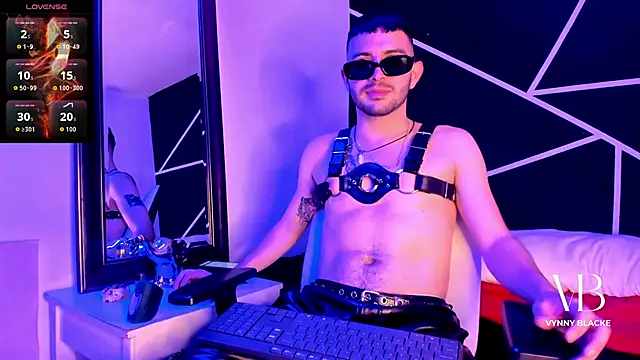 VynnyBlacke  online show from 10/25/25, 10:26