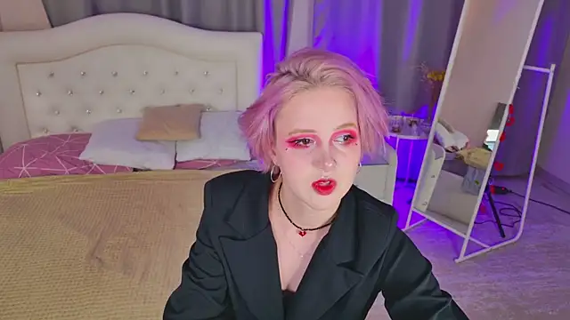 luna son online show from 11/20/25, 06:13