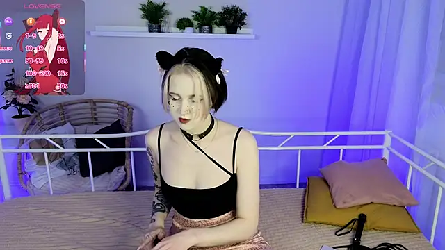 luna son online show from 12/14/25, 08:24