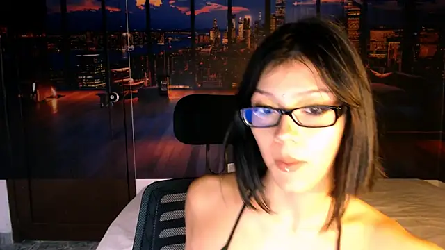 ChloePetite 0 online show from 10/17/25, 07:27