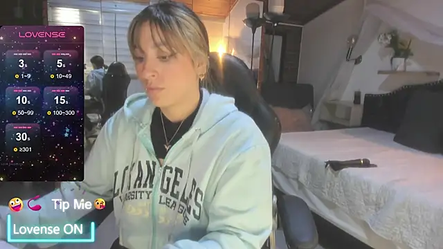 sophialyh 1 online show from 04/30/26, 12:55
