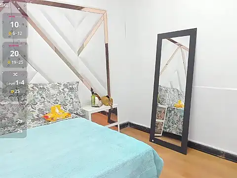 AliceCat 01 online show from 12/15/25, 02:32