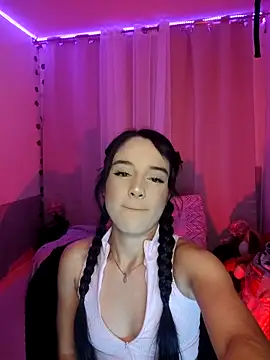 Snapshot of tamara_vald chatting on 10/16/25, 04:35 tamara vald online show from 10/16/25, 04:35