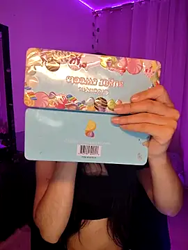 Snapshot of tamara_vald chatting on 10/25/25, 04:20 tamara vald online show from 10/25/25, 04:20