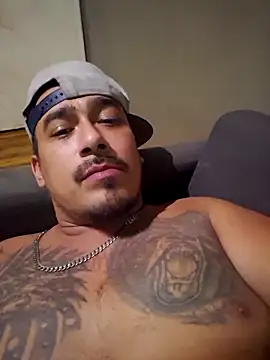 Snapshot of Nativeking32 chatting on 10/08/25, 10:51 Nativeking32 online show from 10/08/25, 10:51