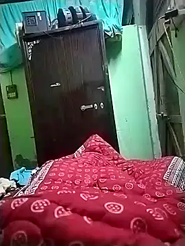 Snapshot of RED_Queen_6 chatting on 10/12/25, 06:07 RED Queen 6 online show from 10/12/25, 06:07