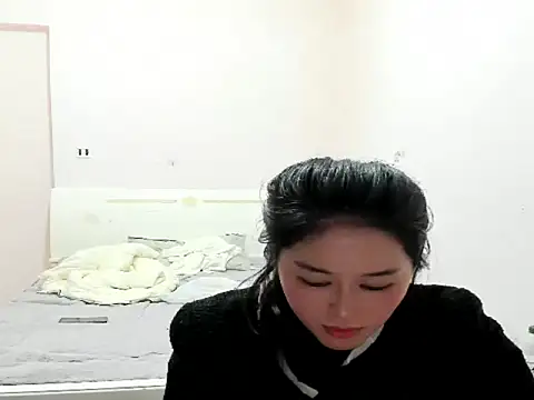 Snapshot of xx100403 chatting on 10/21/25, 12:28 xx100403 online show from 10/21/25, 12:28