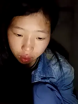 Snapshot of Khanhu_xx chatting on 02/13/26, 12:45 Khanhu xx online show from 02/13/26, 12:45