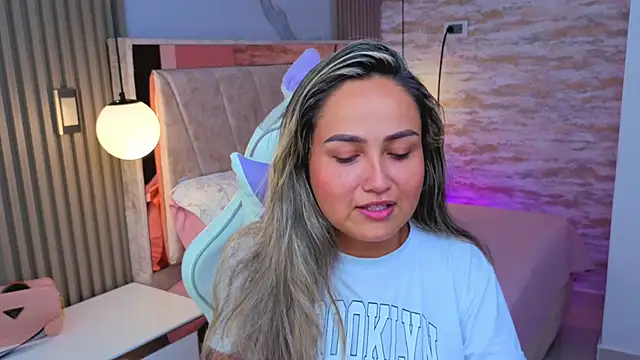 lila cute1 online show from 10/24/25, 08:16