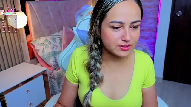 lila cute1 online show from 11/17/25, 10:32