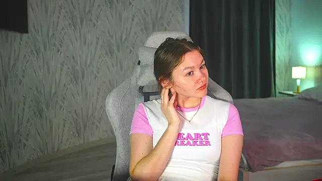 LewisThrone online show from 09/28/25, 04:29