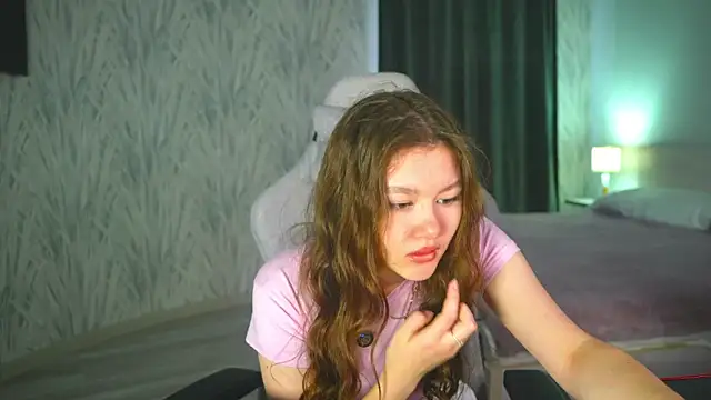 LewisThrone online show from 09/29/25, 04:17