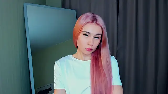 MinaRuzzo online show from 12/05/25, 05:49