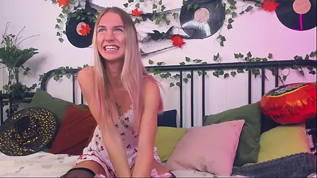 SerenaCrystall online show from 10/29/25, 11:01