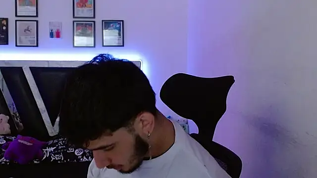 Snapshot of Sebasxxl12 chatting on 10/20/25, 03:01 Sebasxxl12 online show from 10/20/25, 03:01