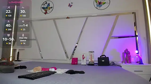 chloe  Jones  online show from 06/17/26, 01:45