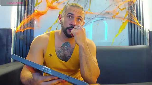 Snapshot of isaac_franko chatting on 10/21/25, 08:53 isaac franko online show from 10/21/25, 08:53