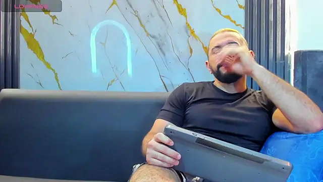 Snapshot of isaac_franko chatting on 11/05/25, 01:11 isaac franko online show from 11/05/25, 01:11